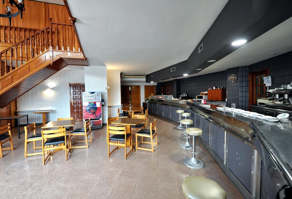 Hostal La Carrasca Monzón Extérieur photo