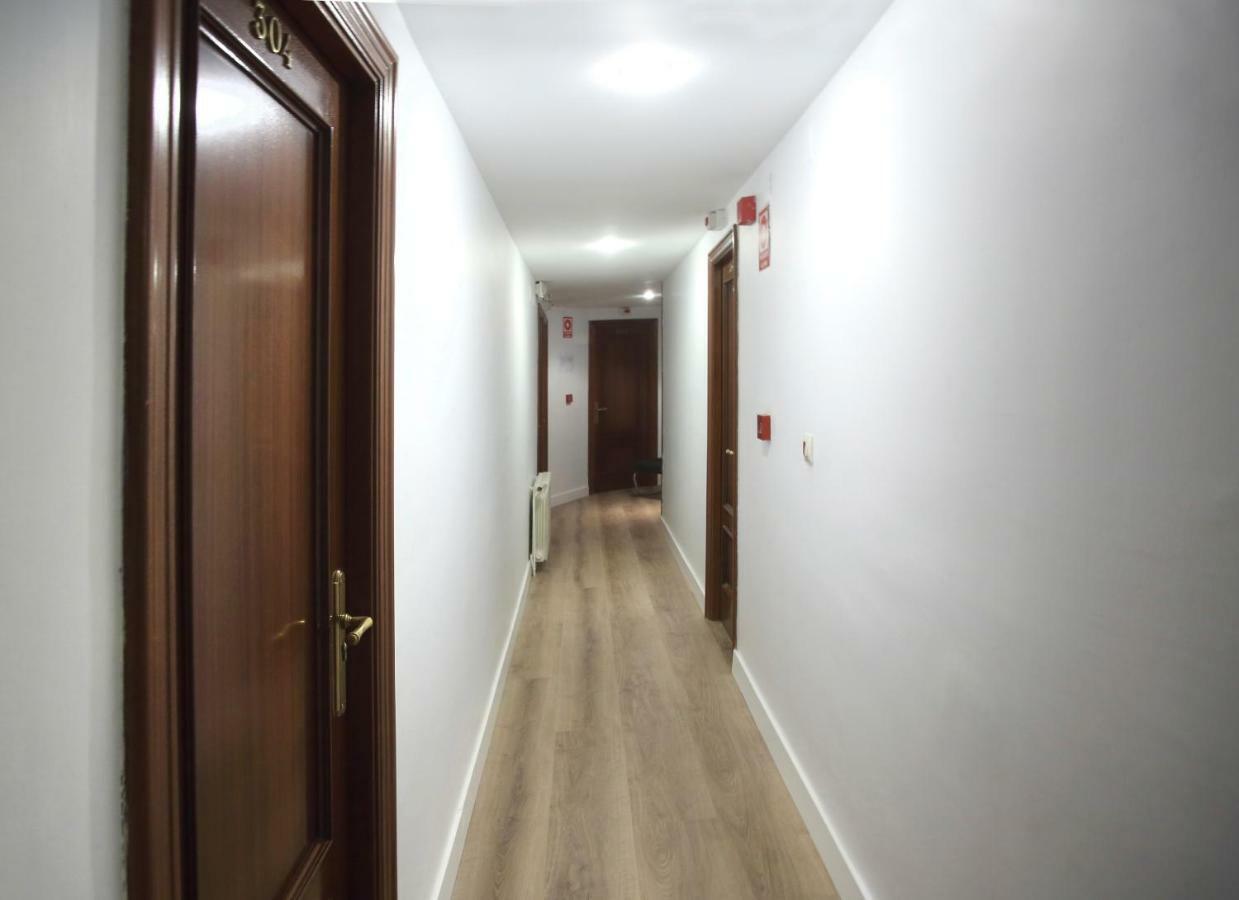 Hostal La Carrasca Monzón Extérieur photo