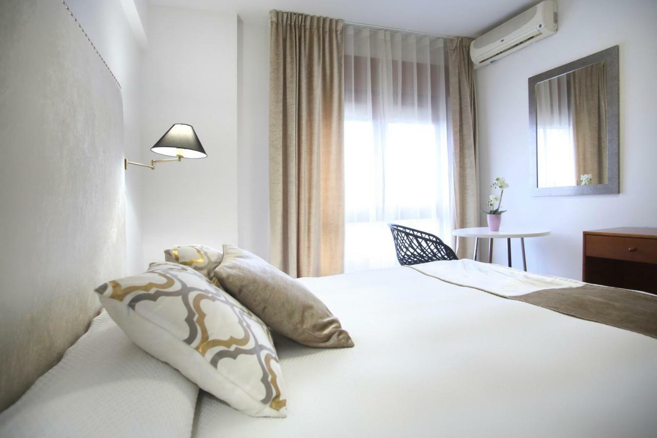 Hostal La Carrasca Monzón Extérieur photo